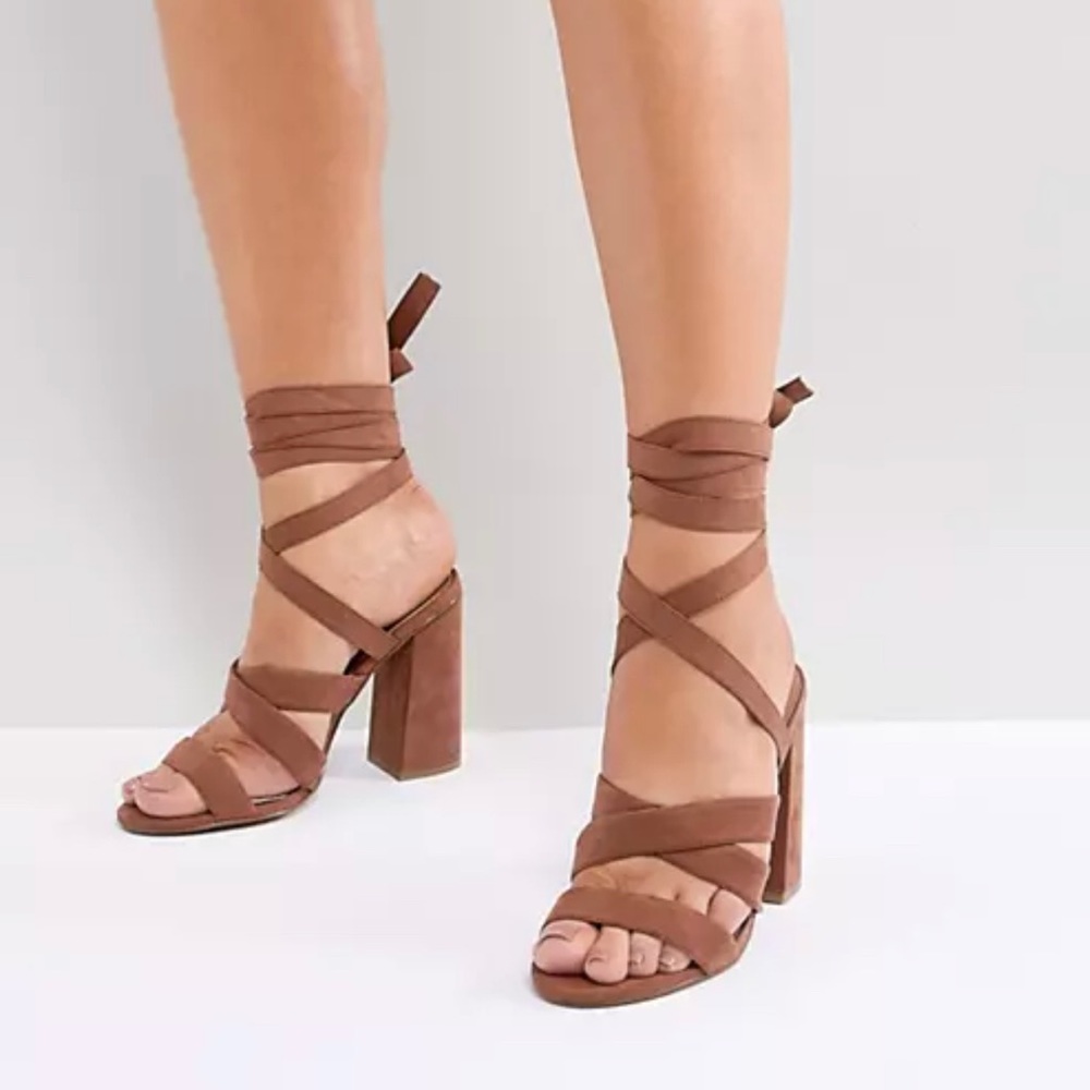 Size 5 brown halliwell block sandals (mocha)